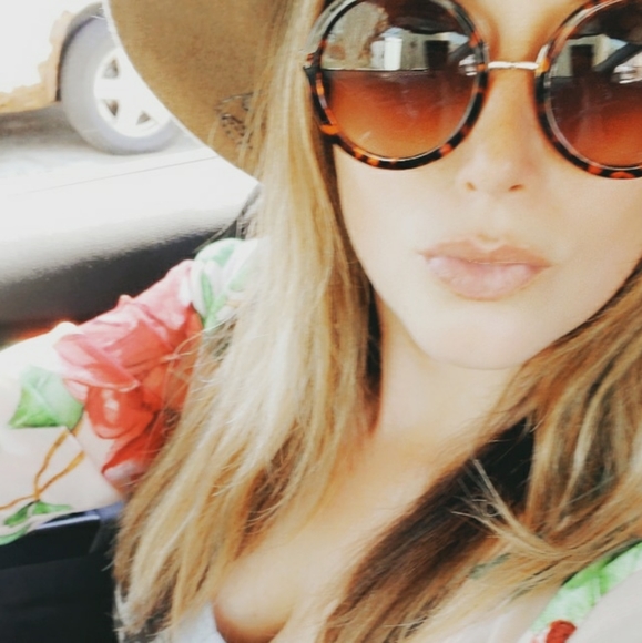 Meet your Posher, Amanda - Picture 4 of 8